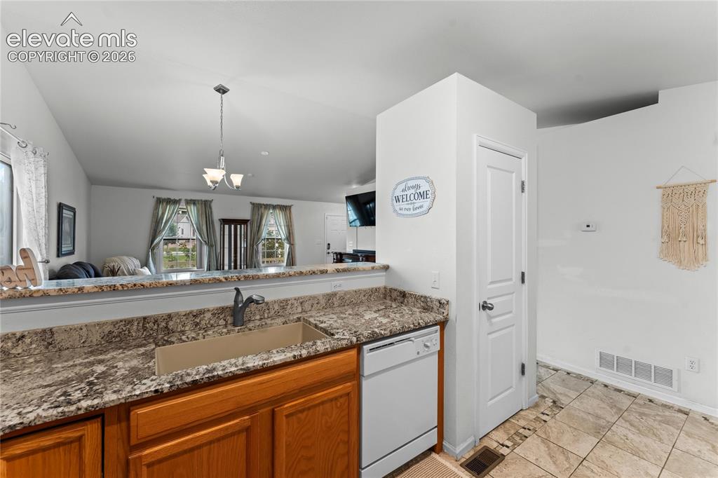 Image 13 of 25: Kitchen