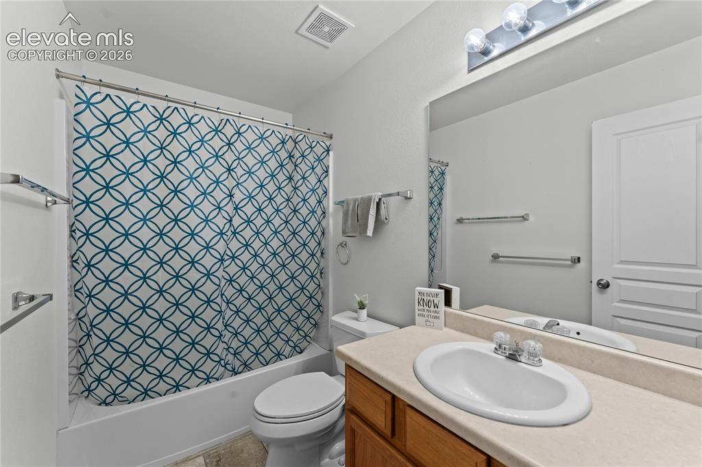 Image 17 of 25: Bathroom