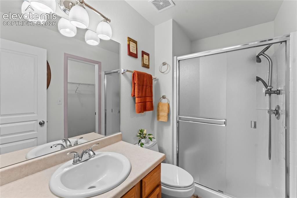 Image 20 of 25: Bathroom