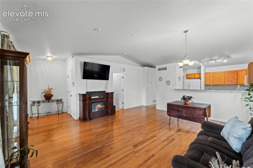 Image 5 of 25: Living Room