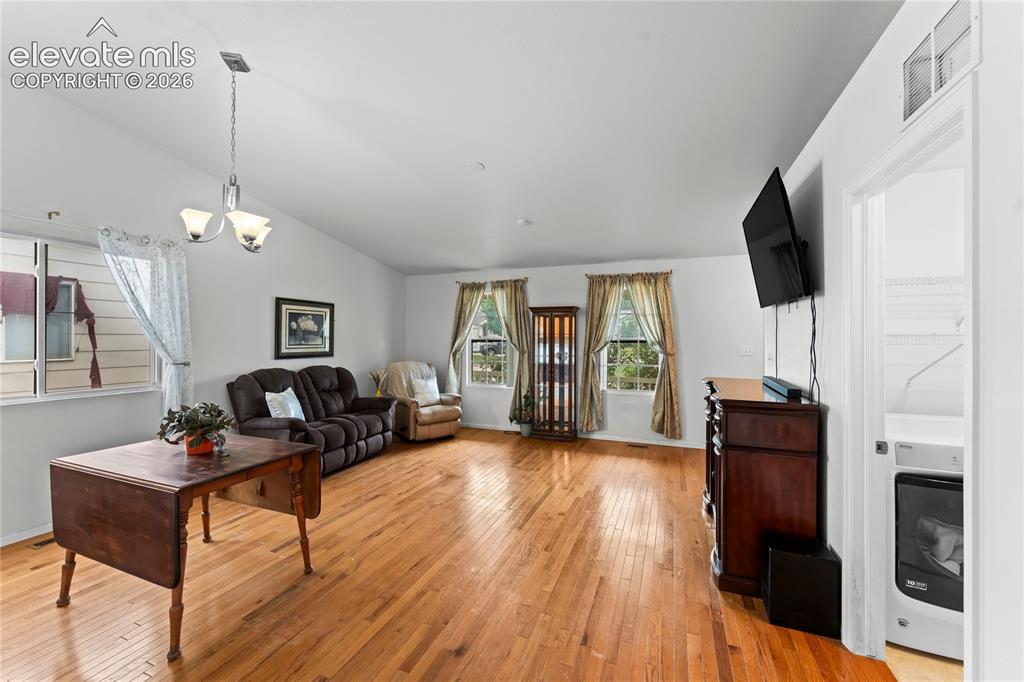 Image 7 of 25: Living Room