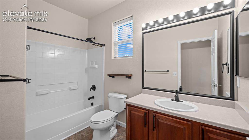 Image 17 of 37: Bathroom