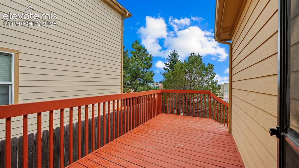 Image 24 of 37: Deck