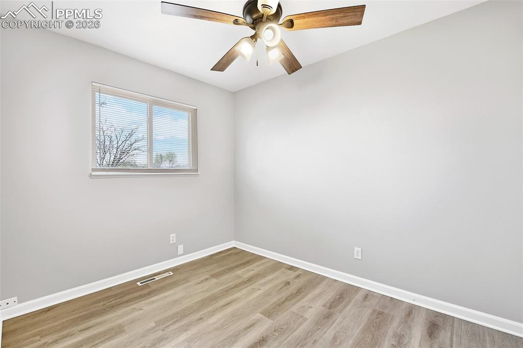 Image 11 of 18: Bathroom