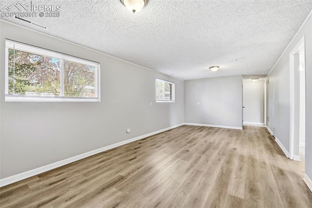 Image 8 of 18: Kitchen