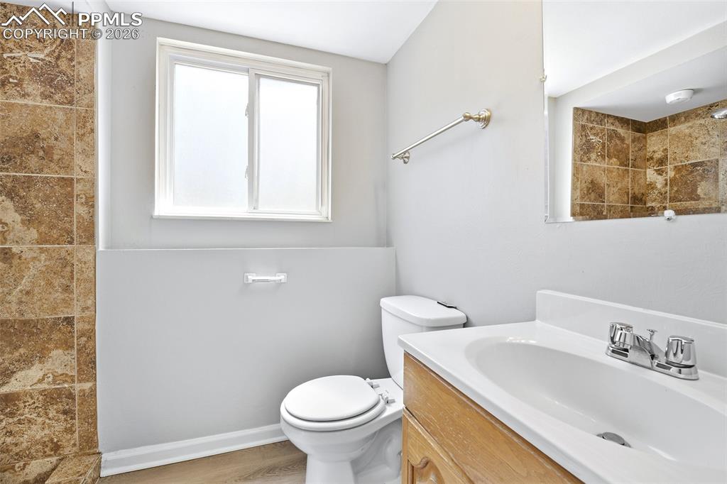 Image 9 of 18: Kitchen