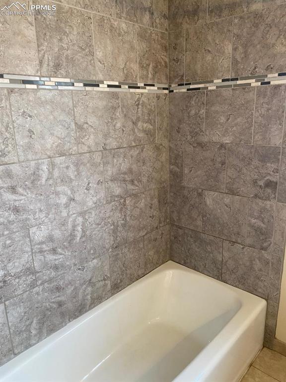 Image 10 of 10: Bathroom