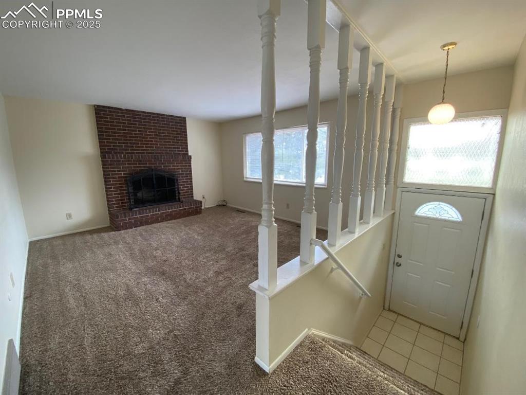 Image 3 of 10: Entry
