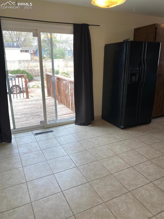 Image 6 of 10: Dining Area