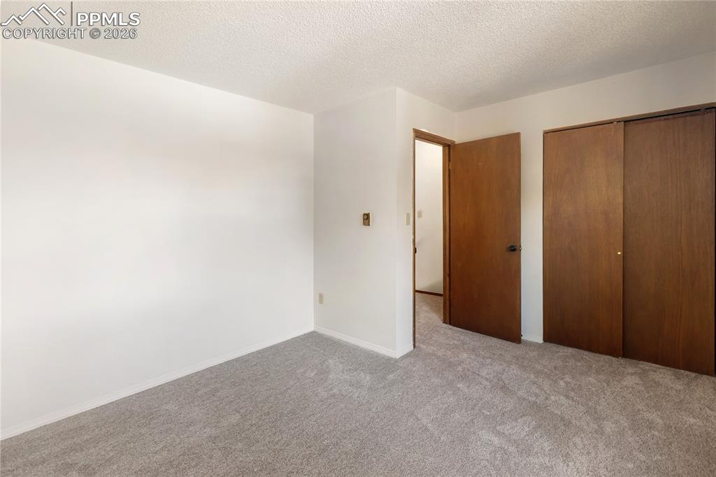 Image 17 of 27: A bedroom!