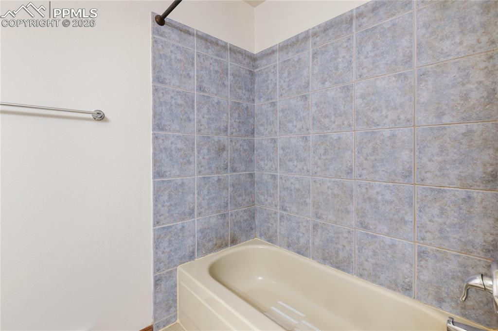 Image 21 of 27: The bathroom with full bath!