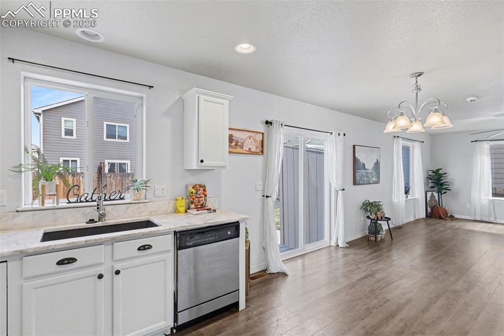 Image 13 of 31: Kitchen