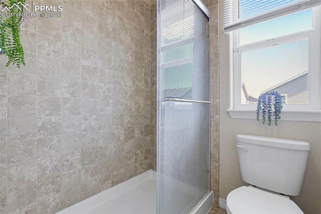 Image 18 of 31: Bathroom