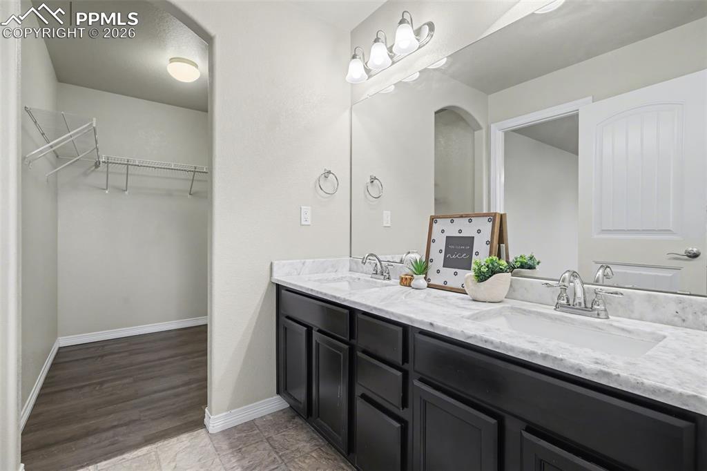 Image 19 of 31: Bathroom