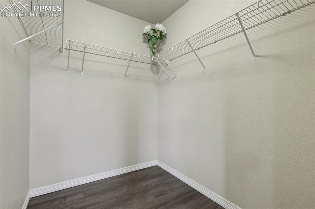 Image 20 of 31: Closet