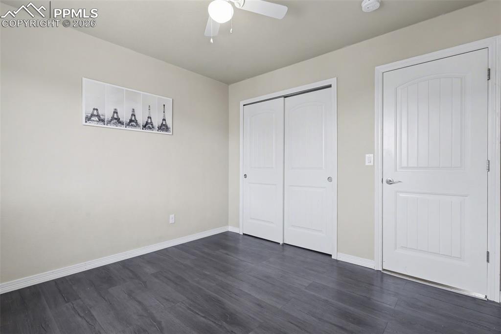 Image 23 of 31: Bedroom