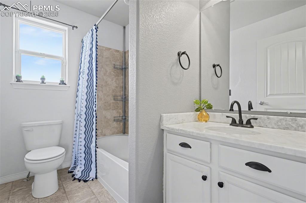 Image 24 of 31: Upper level bathroom