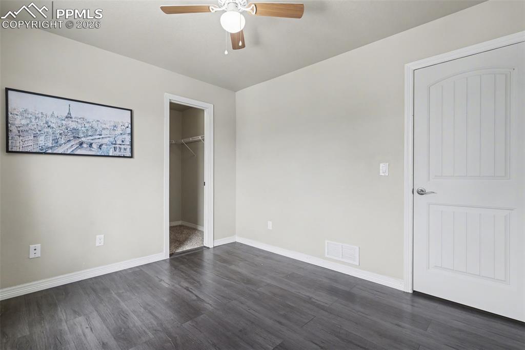 Image 27 of 31: Bedroom