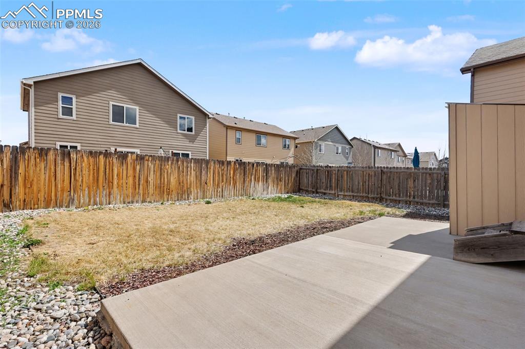 Image 29 of 31: Yard