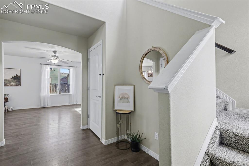 Image 3 of 31: Entry to main living area.