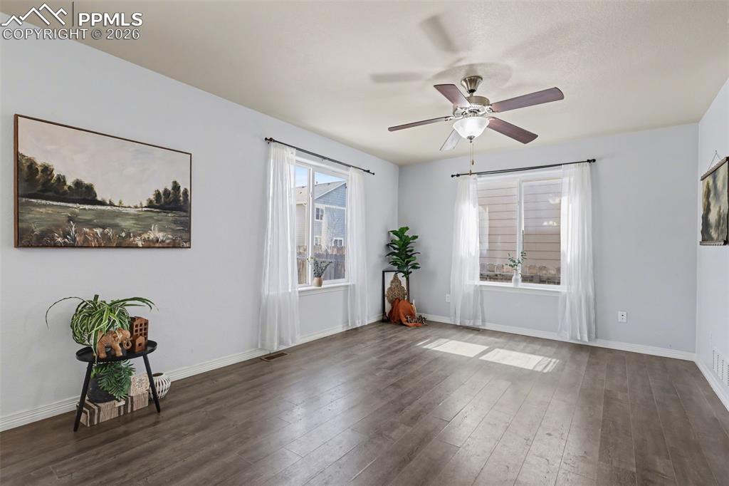 Image 5 of 31: Living Room