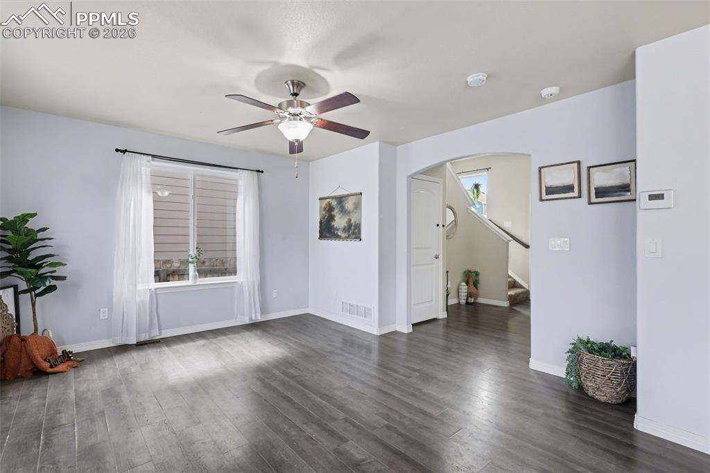 Image 6 of 31: Living Room