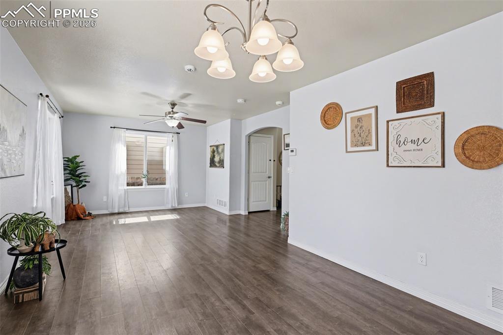 Image 8 of 31: Dining Area