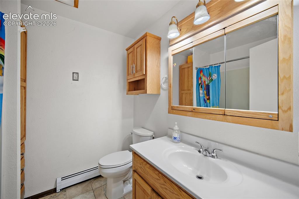 Image 14 of 28: Bathroom