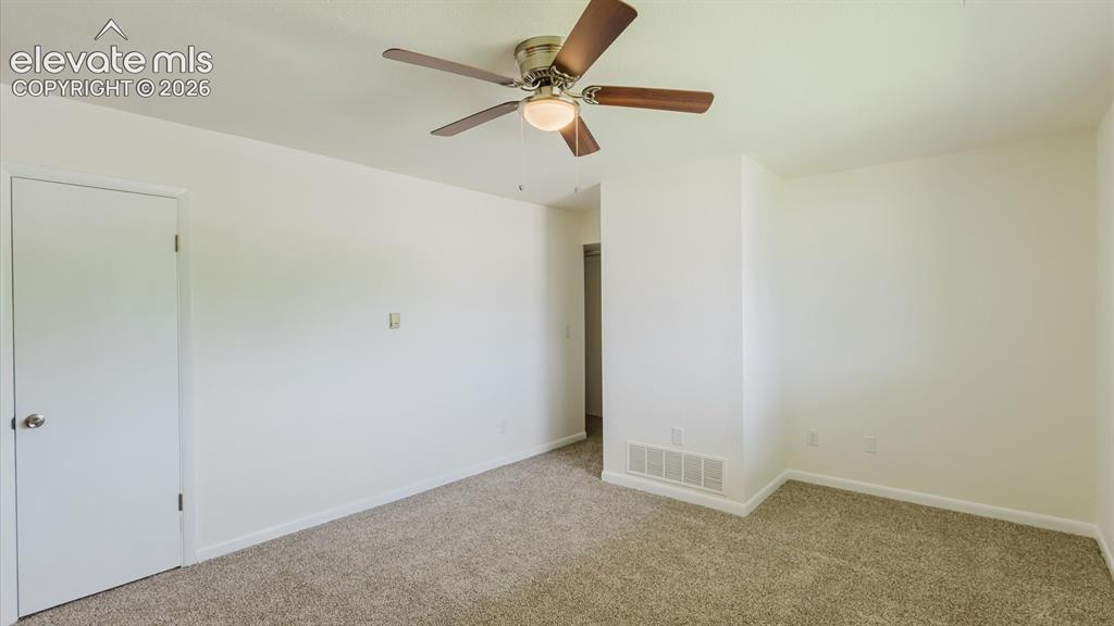 Image 11 of 15: Living Room