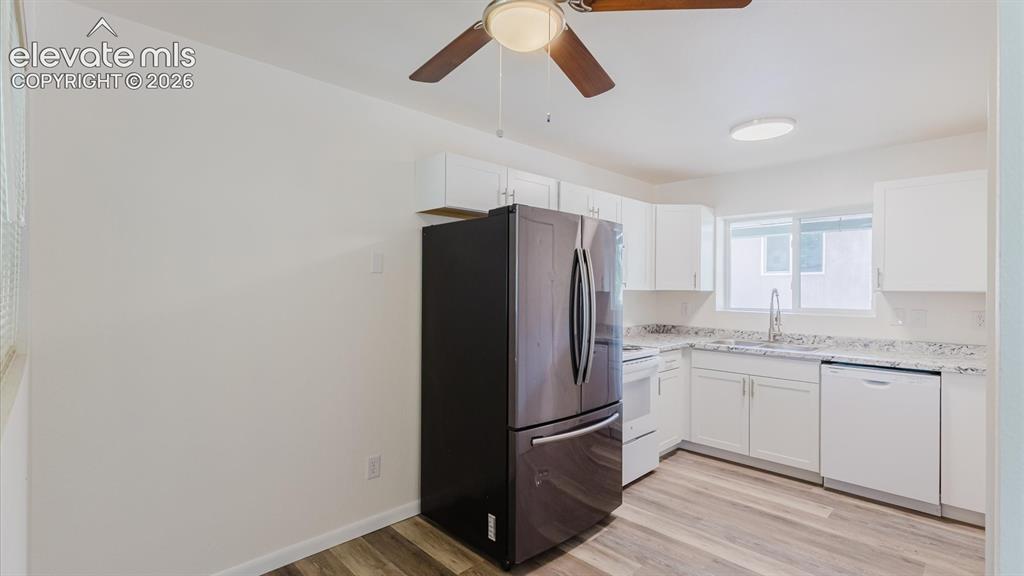 Image 9 of 15: Kitchen
