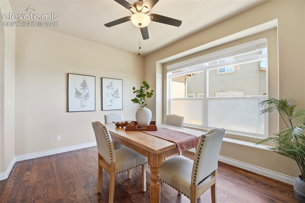 Image 8 of 50: Dining Area