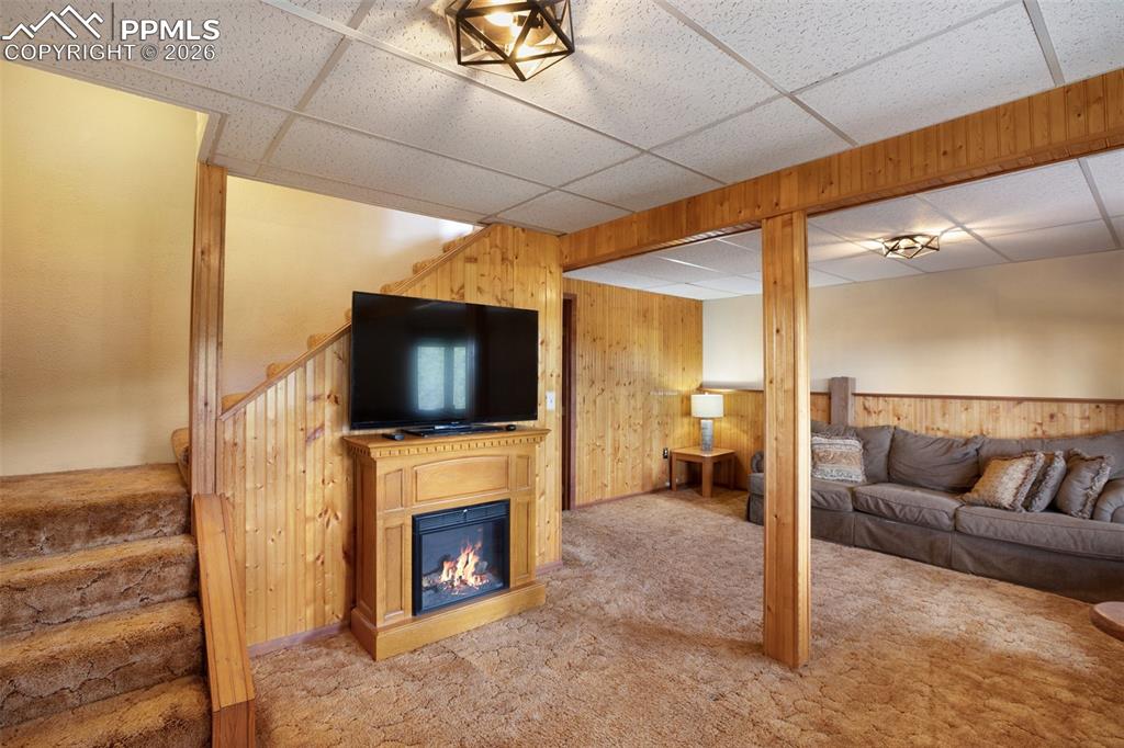 Image 17 of 26: Living Room