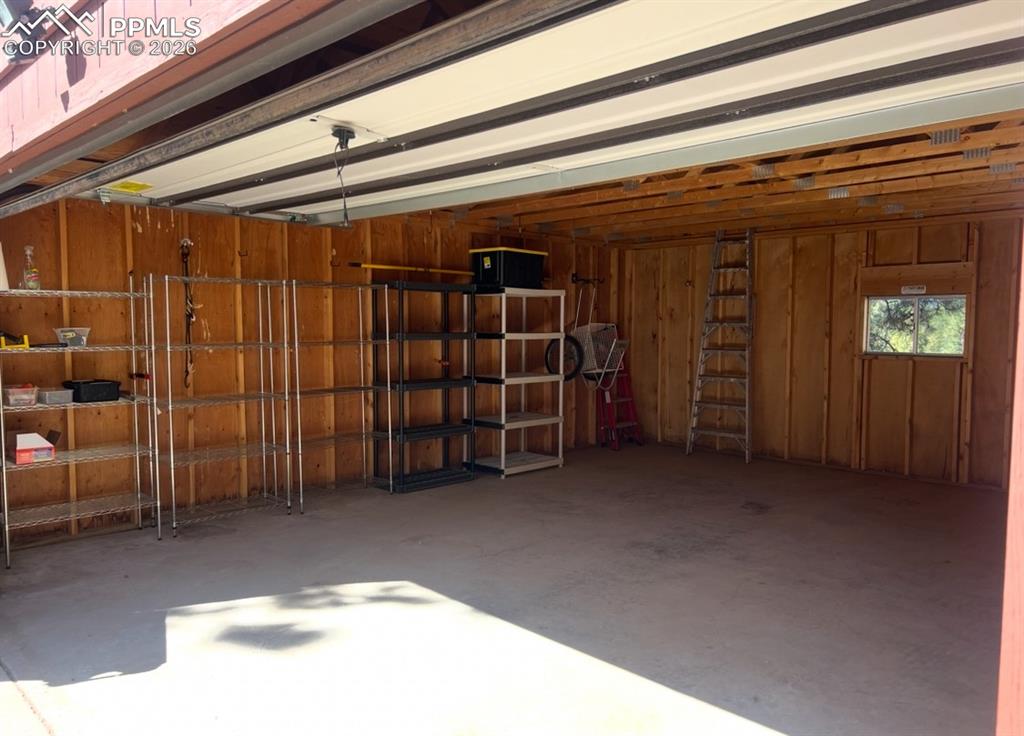 Image 26 of 26: Garage