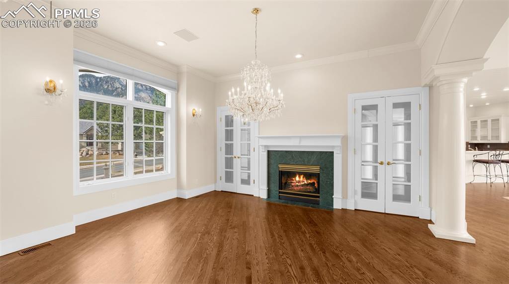 Image 10 of 49: Dining Room