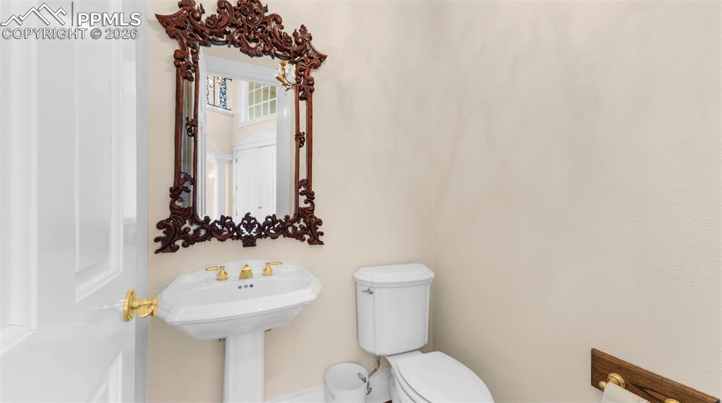 Image 26 of 49: Bathroom