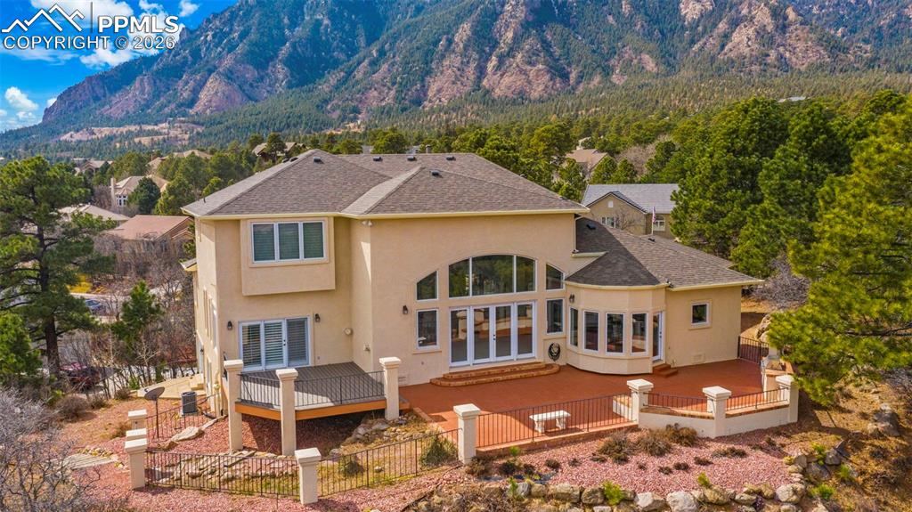 Image 47 of 49: Back of Structure