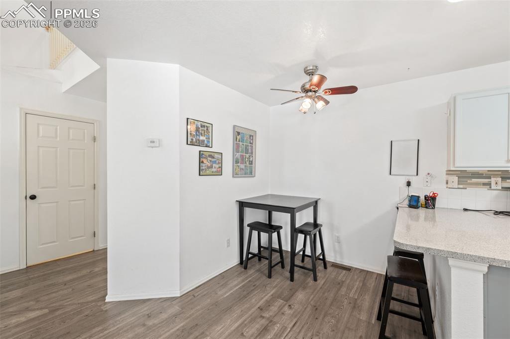 Image 10 of 31: Dining Area