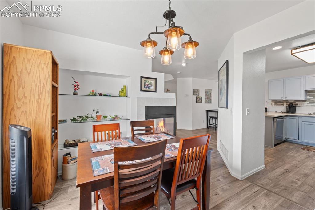 Image 12 of 31: Dining Area