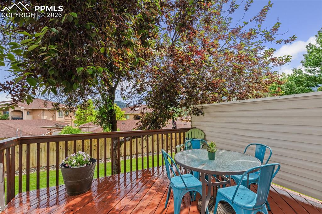 Image 14 of 31: Deck