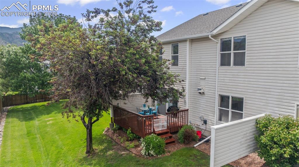 Image 15 of 31: Side of Structure