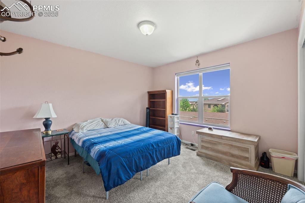 Image 22 of 31: Bedroom