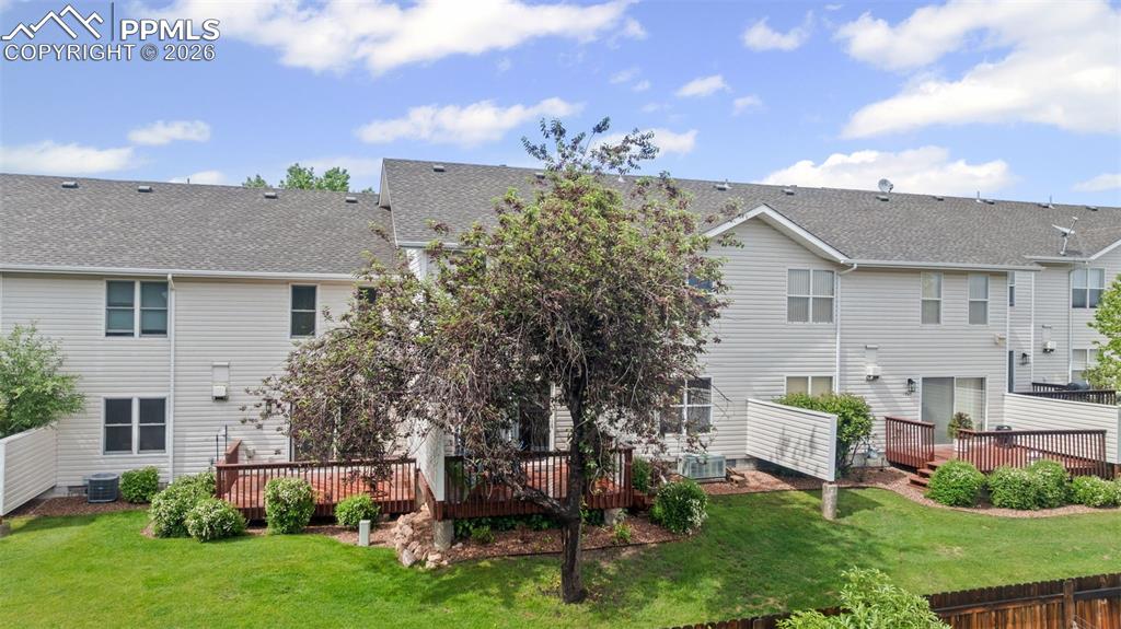 Image 28 of 31: Back of Structure