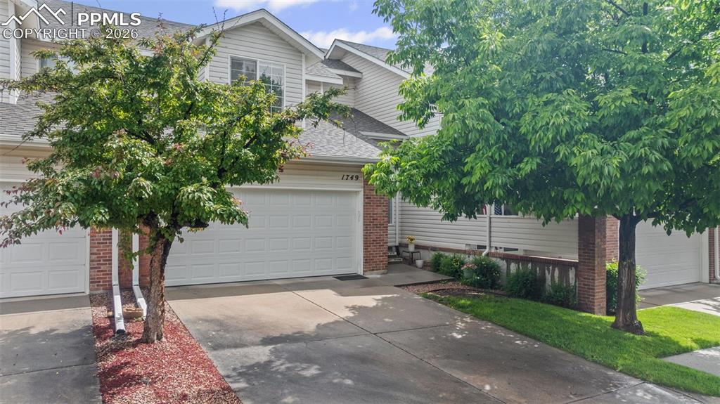 Image 3 of 31: Front of Structure