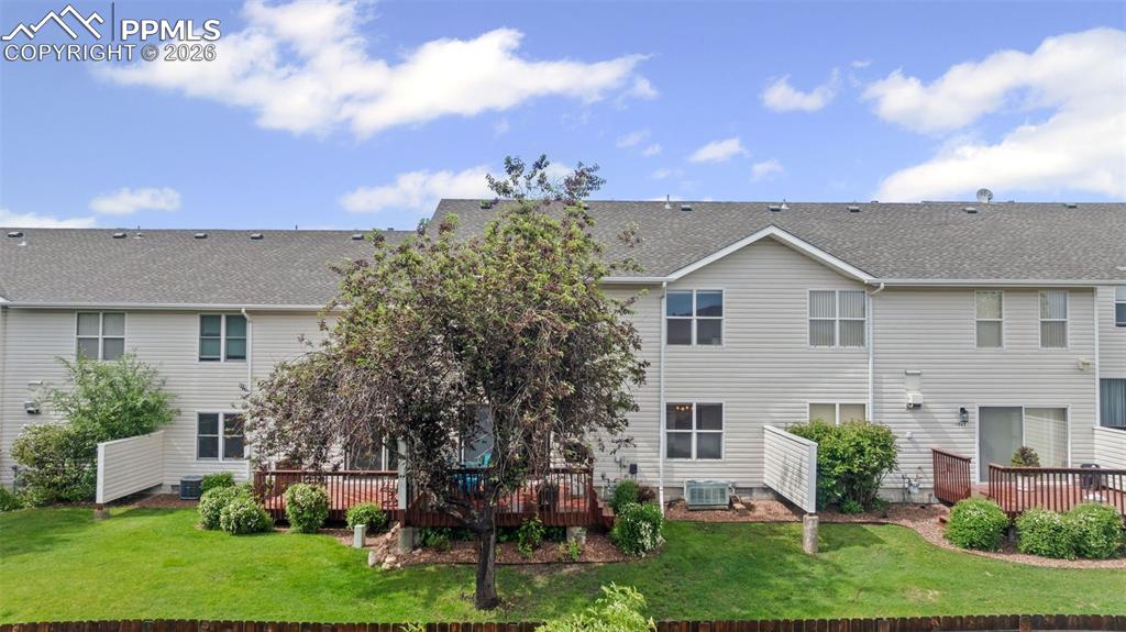 Image 30 of 31: Back of Structure