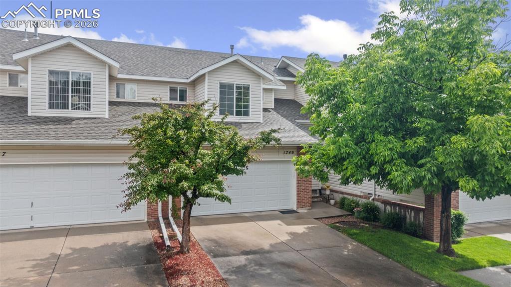 Image 4 of 31: Front of Structure