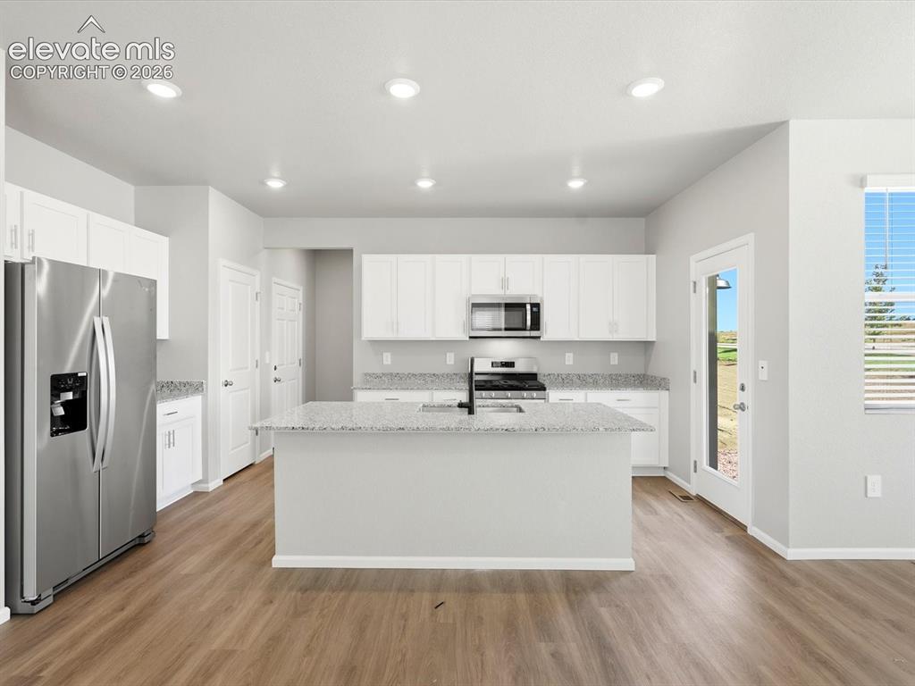 Image 7 of 22: Kitchen