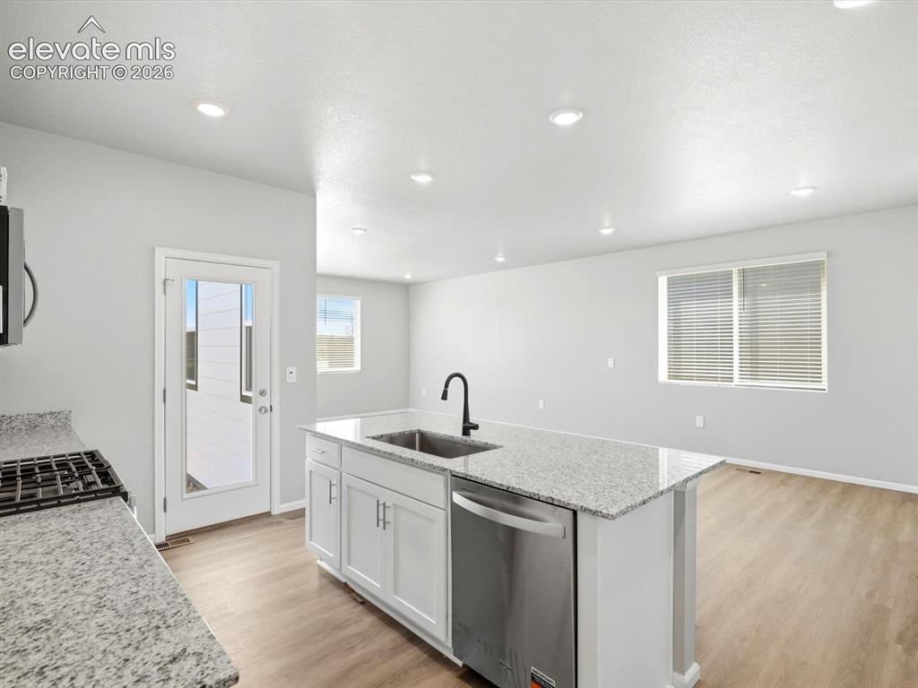 Image 9 of 22: Kitchen