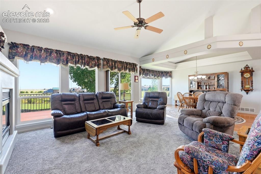 Image 11 of 48: Fabulous natural light from wall of windows