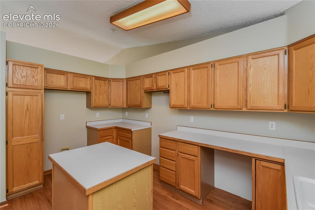 Image 11 of 15: Kitchen