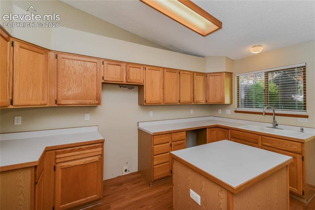 Image 4 of 15: Kitchen